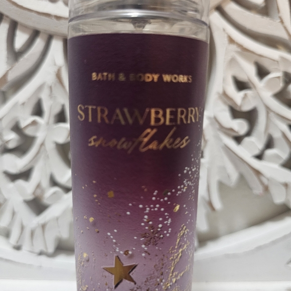 NEW Bath & Body Works Strawberry Snowflakes Fragrance Mist - Purple - Picture 2 of 2